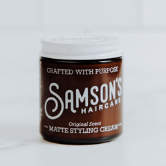 SAMSON'S HAIRCARE Crème coiffage fini mat pour un look naturel.