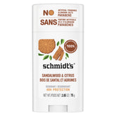 Schmidt's Déodorant Naturel Santal Bois Stick offre une fraîcheur durable et sans aluminium.
