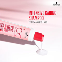 Schwarzkopf Professional BC Bonacure Peptide Repair Rescue sur cheveux humides, nettoyage doux.
