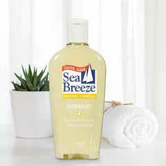 Sea Breeze Astringent Original liquid pour evokes a cooling, refreshing cleanse