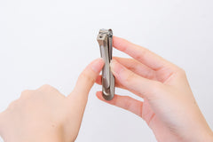 Seki Edge SS-113, lame incurvée pour suivre le contour des ongles.