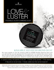 Brillance légère sur le visage avec Love & Luster Diamond Dust, sans paillettes.