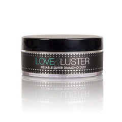 Pot 2 oz de Sensuva Love & Luster Diamond Dust illumine subtilement la peau.