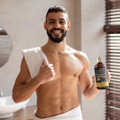 Shampooing WOW Charbon Actif Keratine dans la douche pour cheveux propres sans décoloration.