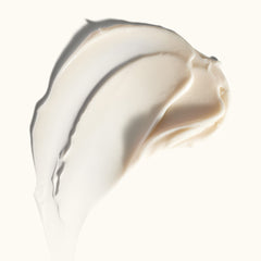 SHANI DARDEN Hydration Peptide Cream application circulaire sur le visage.