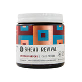 Shear Revival American Gardens pomade argile dans un pot, texture naturelle et tenue durable.