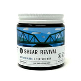 Pot ambré de Shear Revival Upstate Blues, cire-coiffante naturelle prête à l’emploi.