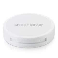Sheer Cover Studio pinceau offert pour une application précise