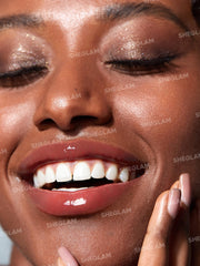 SHEGLAM PoutPerfect vernis à lèvres Sepia Kiss – emballage élégant pour un rituel beauté rapide.