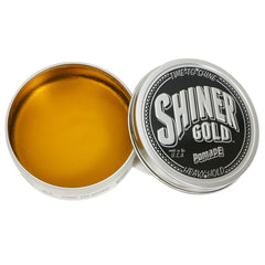 Shiner Gold Pomade, parfum-coco, offre une expérience sensorielle agréable lors du coiffage.
