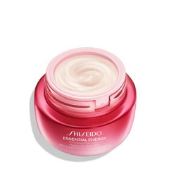 Shiseido Essential Energy application visage et cou pour une hydratation continue.