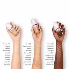 Shiseido RevitalEssence Skin Glow Foundation, flacon pompe, tenue fiable et sans transfert.