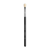 Sigma Beauty E25 brosse-melange-ombres pour un mélange homogène des ombres.