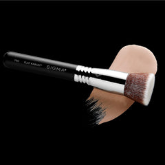 Sigma Beauty F85 Airbrush Kabuki — Poils synthétiques assurant une application douce.