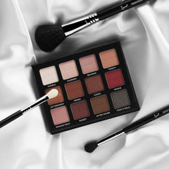 Pinceau Sigma Beauty estompe paupières pour un fini naturel.