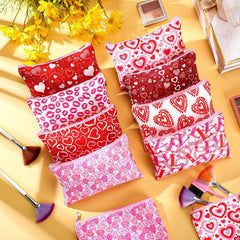 SilTriangle trousse portable cœur rouge, pratique pour organiser crayons et petits essentiels.