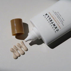 SKIN1004 Madagascar Centella Air-fit Suncream Plus emballage – teint uniforme et éclat discret.