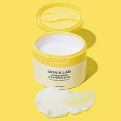 Avec Porebarrier, appliquez sur peau sèche pour un massage démaquillant apaisant.