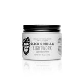Slick Gorilla Lighwork – bouteille pompe : application précise pour une tenue légère et naturelle.