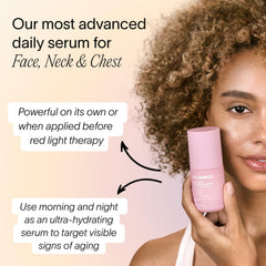 Application du sérum LightBoost sur le visage, éclat potentiel.