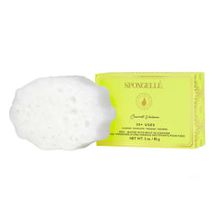 SPONGELLÉ Coconut Verbena Pedi-Buffer emballage pratique pour pédicure à domicile.