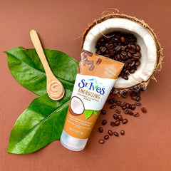 St. Ives Coco Café - application sur peau humide révèle l'éclat