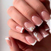 Ongles nude courts et carrés Stbisen, fini brillant naturel.