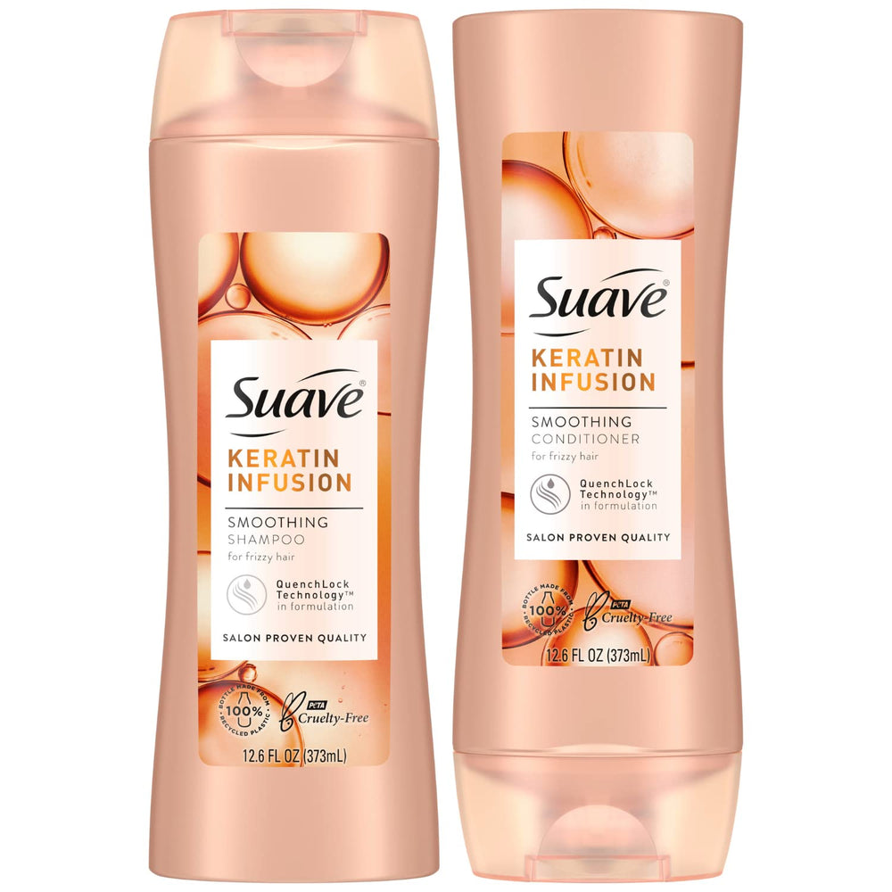 Le shampoing Suave Keratin Infusion en bouteille ouverte, pour démêler et lisser les cheveux.