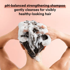 Shampooing Keratin Infusion Suave, texture satinée prête à nourrir les longueurs.