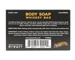 Utilisation du savon Suavecito Whiskey Bar sur corps et mains pour nettoyer et hydrater.