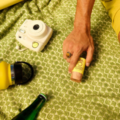Application rapide avant l'exposition solaire avec Sun Bum SPF40.
