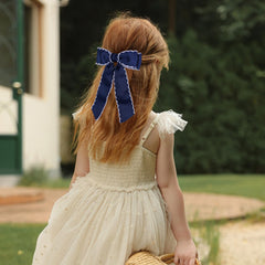 Supclips broche cheveux noeud grosgrain bleu marine blanc, style chic et pratique.