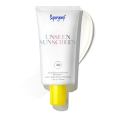 Écran solaire invisible de Supergoop, flacon clair et sans huile.