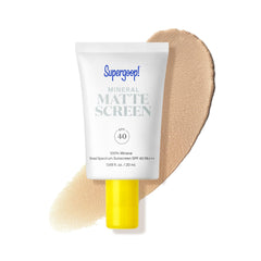 Bouteille Supergoop Mattescreen, format pratique et léger prêt à l’emploi.