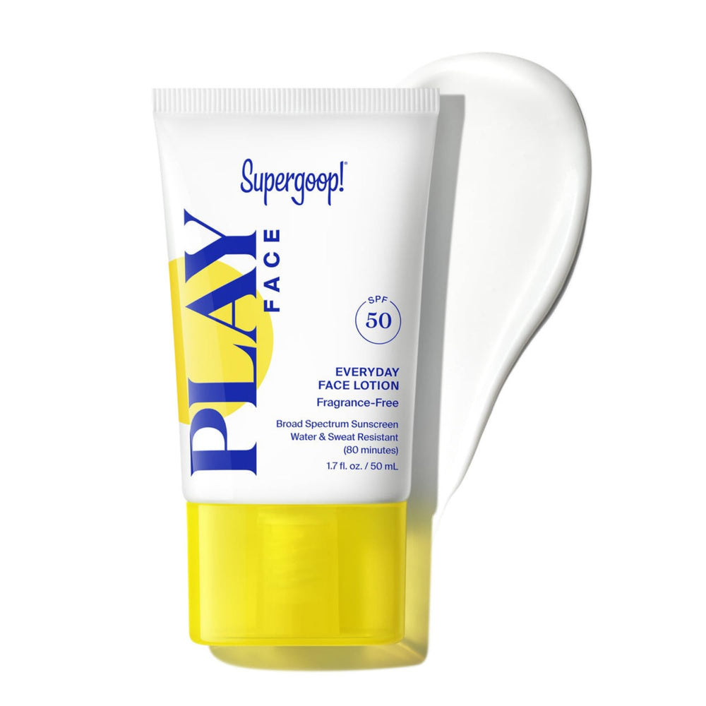 Lotion visage Supergoop PLAY SPF50 pour une protection légère et invisible.
