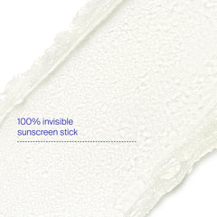 Application fluide du stick sur le visage sans perturber le maquillage