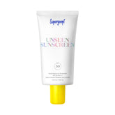 Supergoop Unseen Sunscreen appliqué sur flacon invisible pour protection légère.