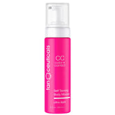 Mousse bronzante Tanceuticals Ultra Dark, texture lisse pour un hâle naturel durable.
