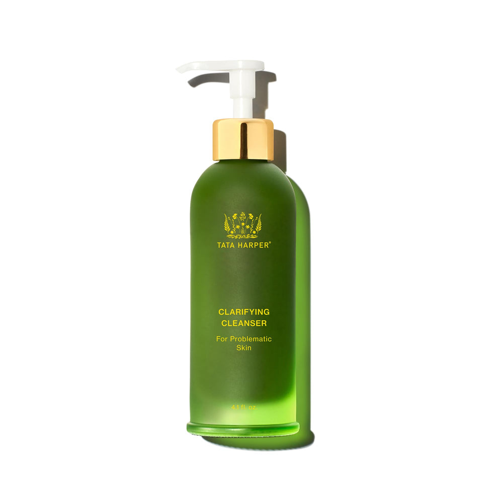 Tata Harper Clarifiant Bouteille-125ml nettoie en douceur et prépare la peau.