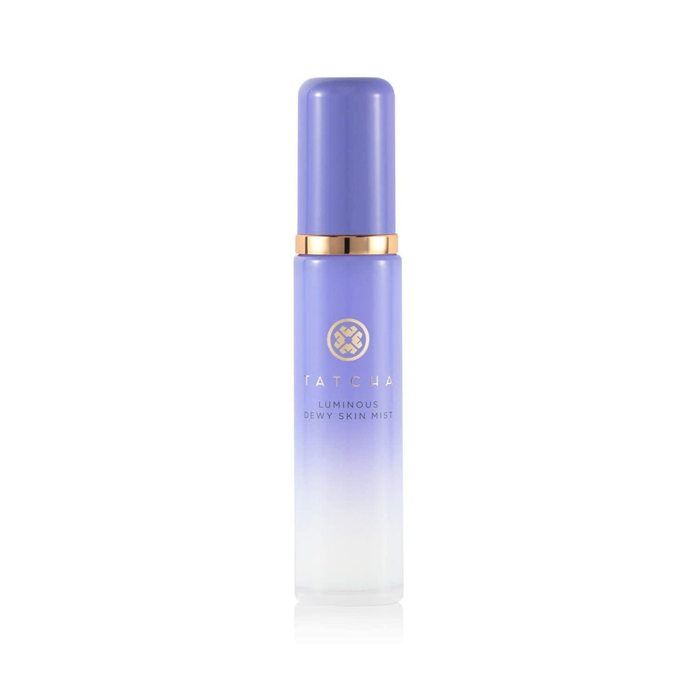 Brume hydratante Tatcha sur bouteille offrant un éclat naturel.