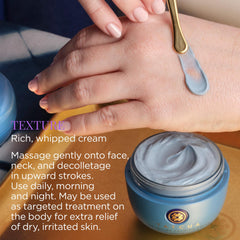 Apaisement doux avec TATCHA Indigo Crème pour peaux sensibles du visage.