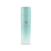 TATCHA Texture Tonic: versement facile, démontrant une routine douce pour la peau.