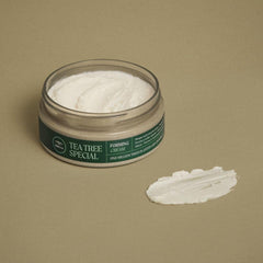 Tea Tree Forming Cream — application-mains: contrôle précis et coiffage rapide.
