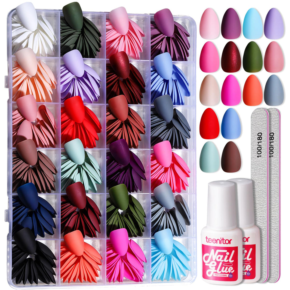 Ongles Teenitor à coller courts amande matte, pose rapide et naturelle.
