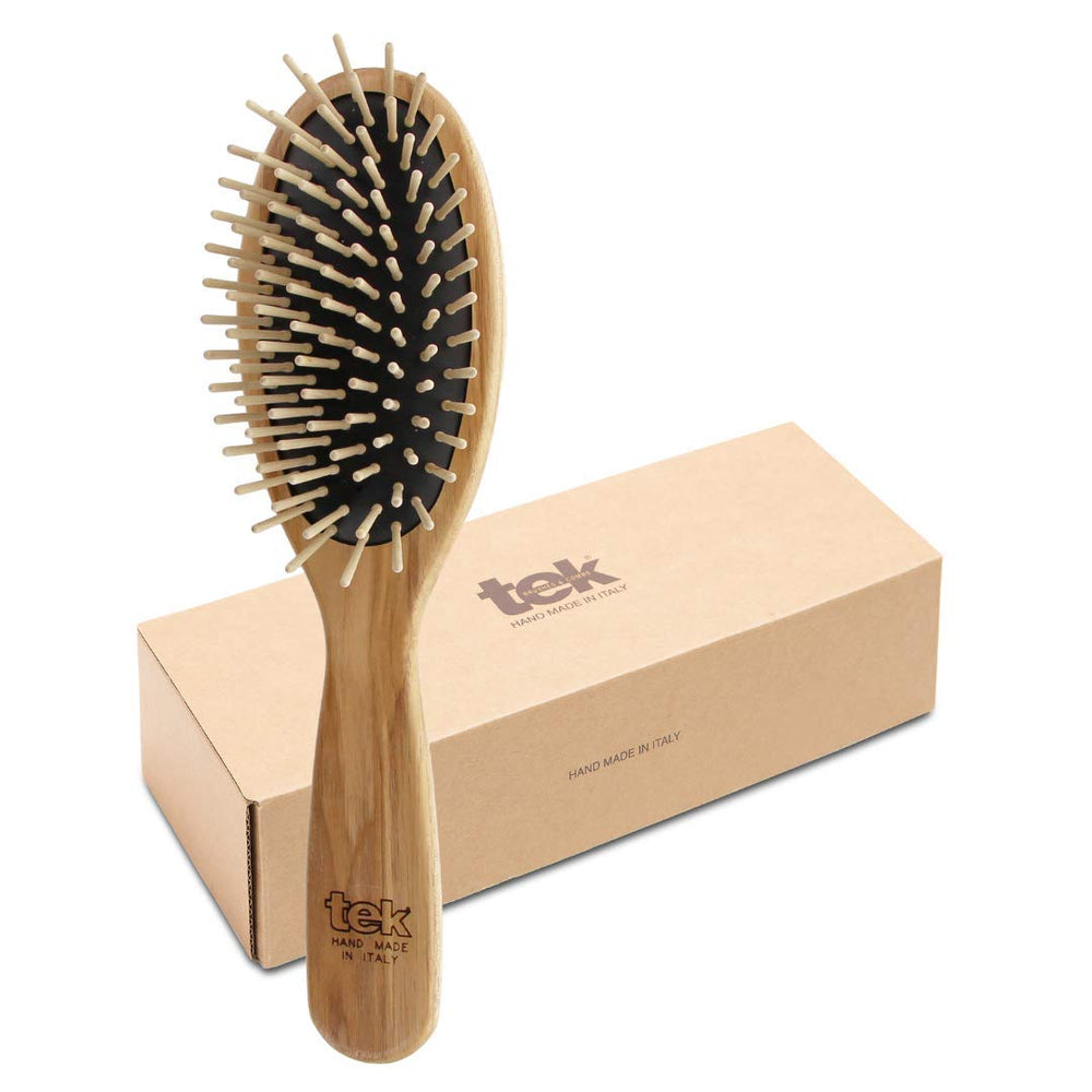 Brosse TEK oval en frêne naturel avec dents courtes pour démêler en douceur.