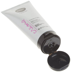 Terax Crème Original: main appliquant la crème sur les cheveux.