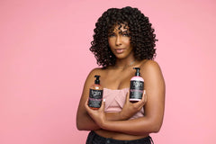 Effet anti-frizz et brillance naturelle grâce à l’eau de rose.