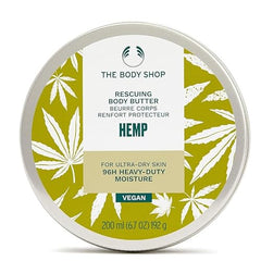 The Body Shop Hemp Body Moisturizer, texture crèmeuse pour hydratation durable.