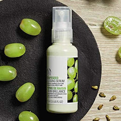 The Body Shop Sérum raisin, appliquez une petite quantité pour lisser les cheveux.