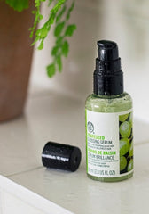 The Body Shop Sérum raisin, texture brillante pour cheveux.